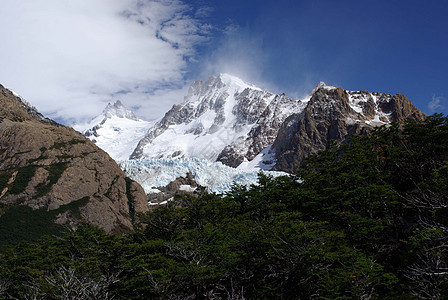 巴塔哥尼亚的冰川地质学岩石顶峰风景木头登山荒野森林图片