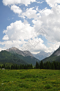 Dloomite 视图天空爬坡晴天全景干部草地顶峰旅游假期旅行背景图片