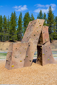在公园攀岩墙岩石把手学校校园岩壁结构操场扶手墙壁图片