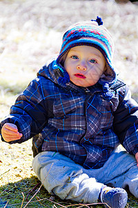 一年年的玩耍和徒步旅行袜帽荒野夹克男生远足帽子小男孩儿子森林探索图片
