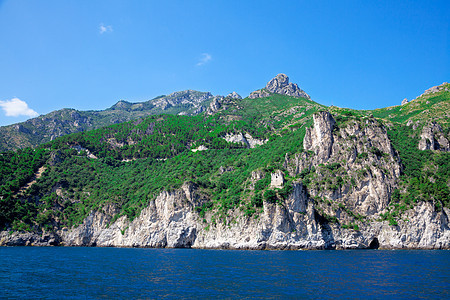 意大利阿马尔菲海岸的景象天空海景蓝色风景海岸场景旅行海岸线海滩岩石图片