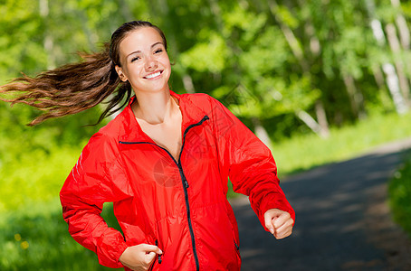 年轻 健康的女运动运动员森林赛车手自由闲暇女孩活动耐力行动冒险慢跑者图片