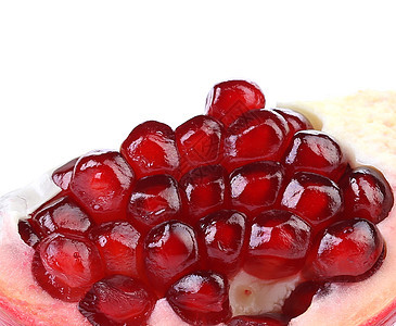石榴切片在白色上隔离 特写情调食物营养谷物饮食异国甜点红色种子热带图片