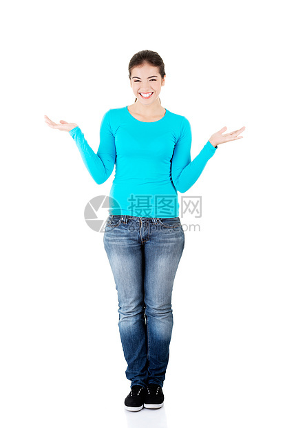 快乐 兴奋的年轻女性在手掌上展示复制空间手指喜悦产品手臂棕榈蓝色白色微笑广告手势图片