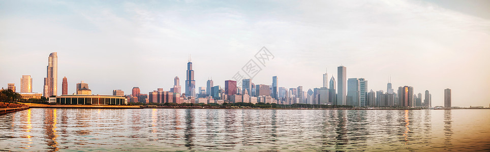 芝加哥市中心 IL 在阴云的一天旅游码头摩天大楼天际办公室城市市中心全景建筑学旅行图片