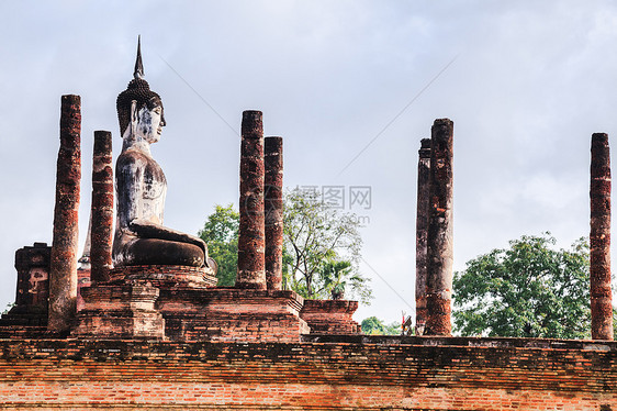 在瓦特马哈的佛像废墟寺庙历史砖块蓝色公园天空宗教历史性首都图片