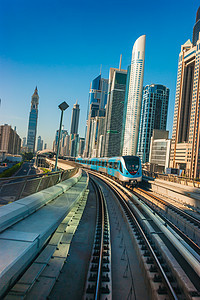 迪拜地铁 从地铁车厢看城市图片