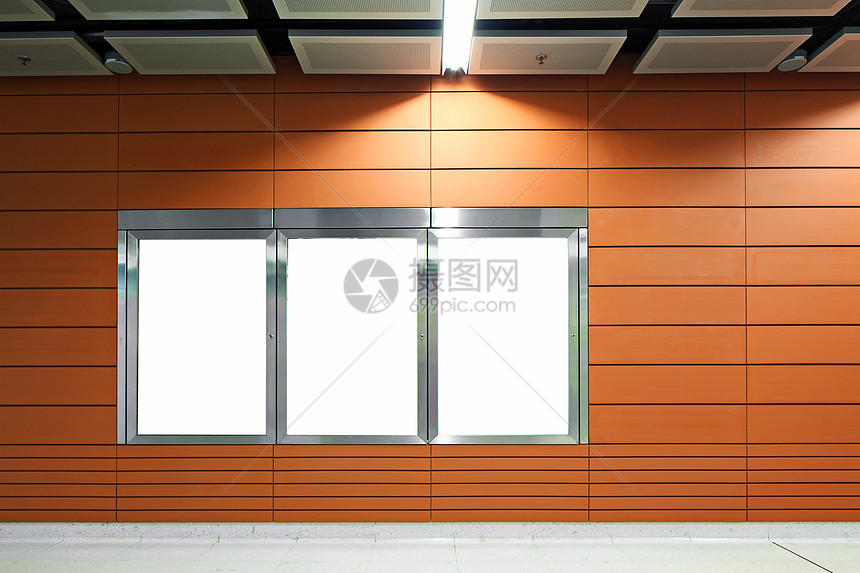 空白的广告牌木板庇护所运动民众日光购物中心车站商业火车玻璃图片