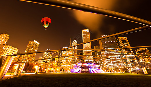 芝加哥市中心的千年公园空气建筑学音乐会明信片公园场景反射摩天大楼腹地城市图片
