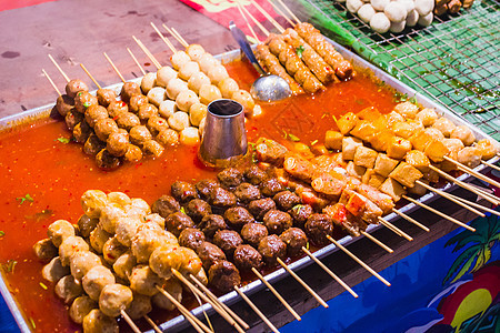 其他许多东南亚国家中流行的民族菜团萨沙Sa猪肉文化烧烤花生美食炙烤黄瓜洋葱小吃红色图片