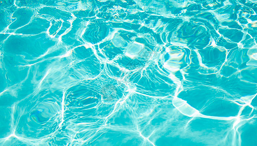 游泳池反射乐趣水池蓝色游泳晴天苏打水阳光图片