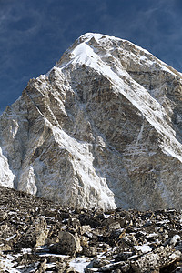 雪雪山爬坡天空远足岩石蓝色旅行高山冰川全景顶峰图片