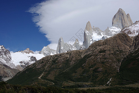 巴塔哥尼亚山峰荒野顶峰冰川木头风景岩石森林图片
