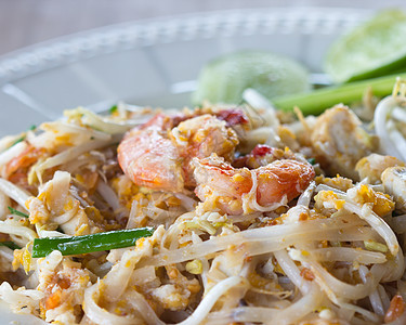 泰国炸虾餐厅花生美食午餐乌贼香葱软垫盘子坚果蔬菜背景图片