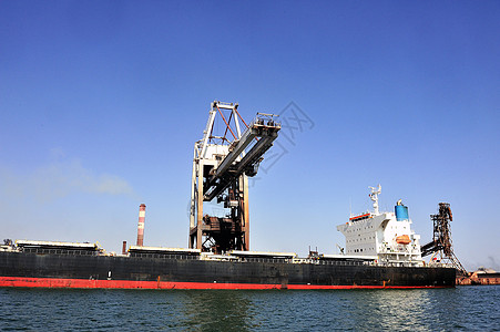 卸载矿石货物班轮衬垫出口起重机海洋进口运输商务马赛后勤船运图片