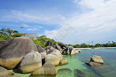 贝利东岛的海滩场景晴天天空海洋海岸海景假期海浪岩石支撑图片