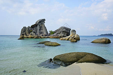 贝利东岛的海滩蓝色支撑热带海浪岩石假期海岸地平线海景场景图片