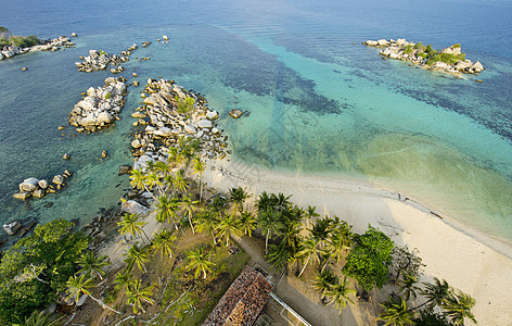 印度尼西亚 比利通岛的海滩热带海岸岩石假期晴天天空海景海浪海洋蓝色图片