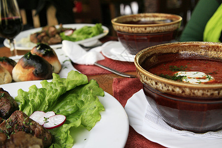 乌克兰威士忌 卷肉和烧烤面包重量食物草药红色盘子饮食奶油牛肉猪肉图片