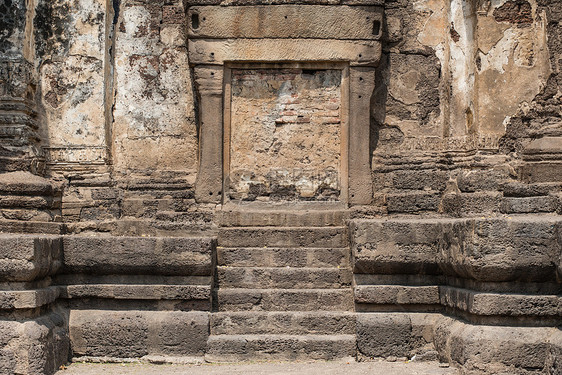 泰国古老的古老寺庙用红砖和石灰石制成蓝色历史旅行地标天空遗产宗教佛教徒反射城堡图片