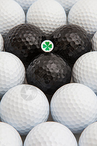 白 黑高尔夫球和木板娱乐白色闲暇球座四叶草爱好游戏圆圈运动黑色图片