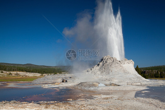 黄石公园Geyser城堡不定期爆发蒸汽烧结矿物喷口旅行喷泉喷发砂岩石灰华地质图片