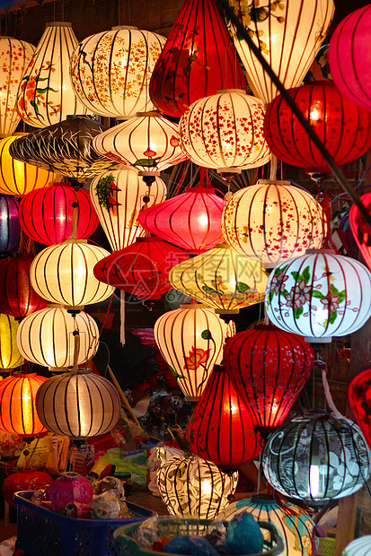 越南海安的多彩灯笼街道丝绸店铺图片