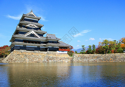 日本的松本城堡历史天空游客观光乌鸦皇帝旅游建筑学石头地标图片