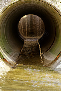 排水管道灌溉喷泉下水道水管石头渡槽黑色蓝色建筑学结构图片