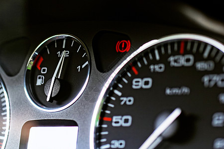特写现代汽车仪表板车辆旅行运输油位速度技术运动红色交通控制图片