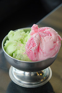 碗中的冰淇淋美食季节性绿色粉色白色食物图片