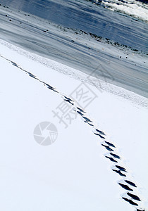 雪上脚步娱乐冒险高山踪迹勘探痕迹远足路线风景阴影图片