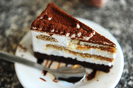 蒂拉米苏蛋糕奶油可可棕色甜食甜点美食食物图片