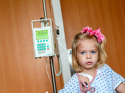 住院女童女孩静脉小女孩治疗医院诊所病痛儿科住院治疗录取图片