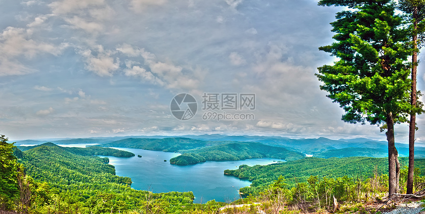 南卡罗来纳湖北州山岩石季节性绿色湖泊高山光束风景射线图片