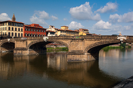 (圣三一桥)是位于意大利托斯卡纳佛罗伦萨的一座文艺复兴桥图片