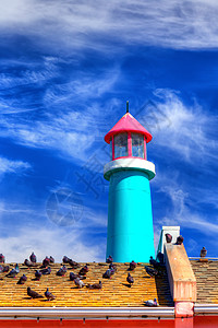 灯塔对抗蓝天红色鸟类海岸港口房子蓝色色彩水手石头海洋图片