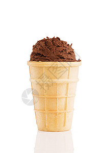 巧克力冰淇淋 在华夫饼蛋卷图片