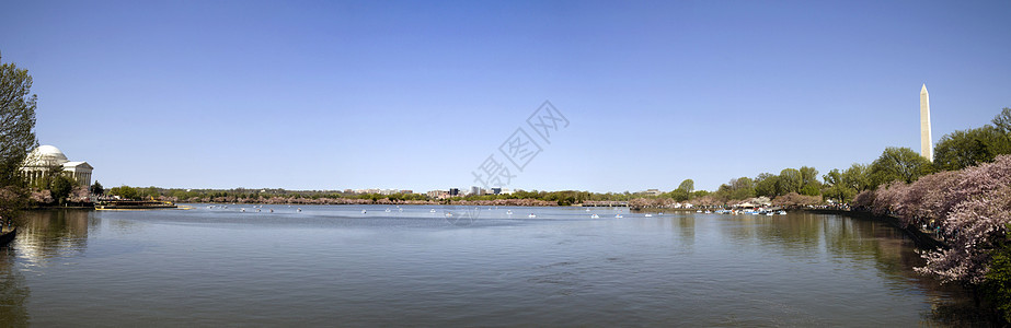 潮季河流域的全景图片
