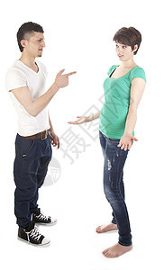男人和女人在白种背景上与世隔绝的争吵图片