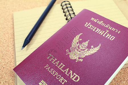 护照和笔记本文档假期国际鉴别旅游铅笔外国旅行移民背景图片