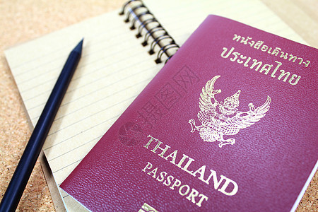 护照和笔记本外国鉴别旅游假期国际旅行铅笔文档移民背景图片