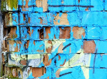 涂有彩色油漆的旧砖墙创造力城市涂鸦艺术图片
