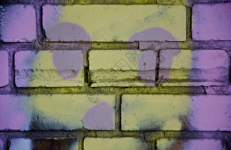 涂满多彩涂鸦的旧砖墙创造力城市艺术图片