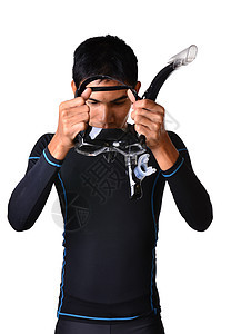 隔离了带有潜水设备的男子火车浮潜旅游假期面具运动活动身体泳装娱乐图片