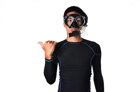 隔离了带有潜水设备的男子火车培训师白色假期活动潜水员游客泳装娱乐黑色图片