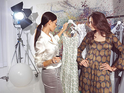 女性在高额服装设计中的比例a女士背心模型织物连衣裙人体店铺设计师房间马甲图片