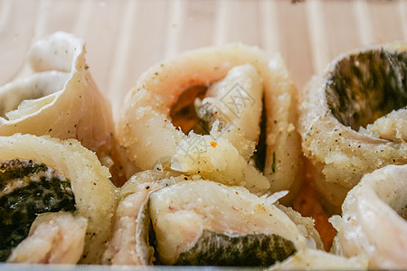 采摘盘子美食鲱鱼饮食美味食物浸泡芳香玻璃鱼片图片