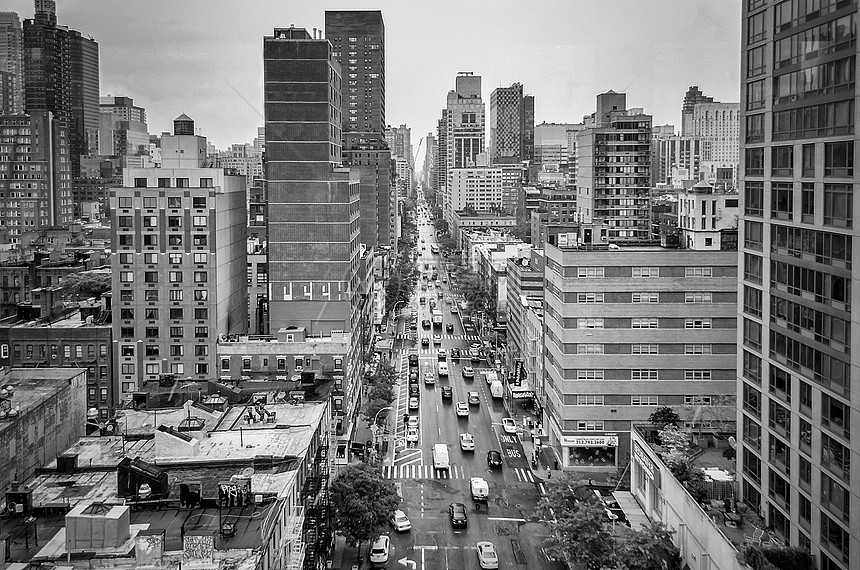 曼哈顿第一大道1街街道商业建筑学市中心办公室摩天大楼旅游电车建筑场景图片