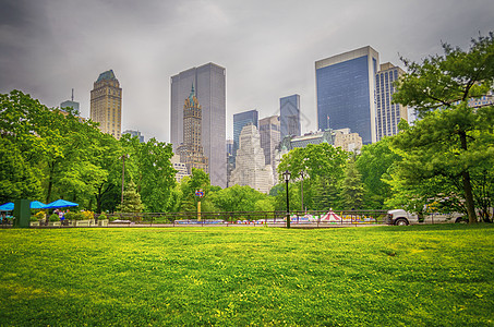 曼哈顿中央公园池塘景观晴天建筑旅行公园住宅区城市树木天空地标高清图片素材